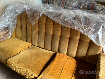 Divano piu’ due poltrone