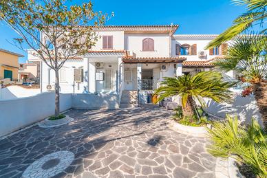 Orosei: Trilocale, cortile e parcheggio privato