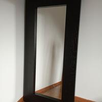 Specchio con cornice nera