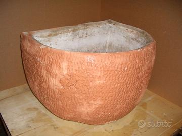 Vaso a muro in cemento