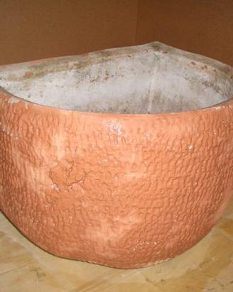Vaso a muro in cemento