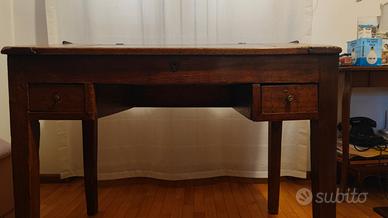 Scrivania in mogano del 1800 