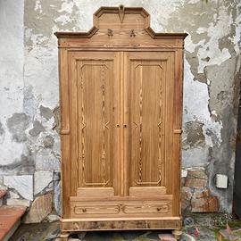ANTICO ARMADIO IN LARICE IN LEGNO GREZZO