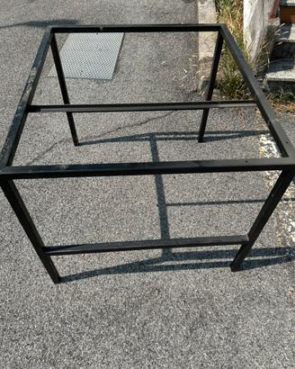 due strutture in metallo x tavolo