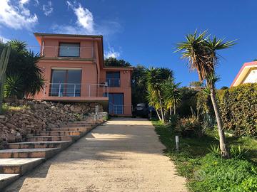 Monolocale tra mare e montagna