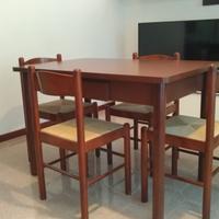 Tavolo e 4 sedie