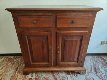 Madia vecchia di legno pieno