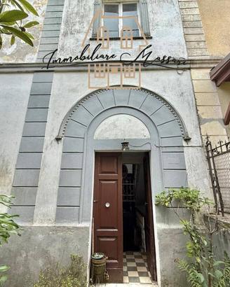 Casa indipendente di 287 m² con più di 5 locali a 