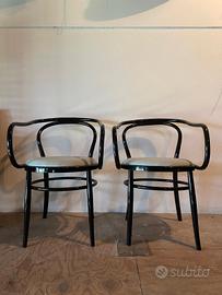 Coppia di sedie modello 209 “Le Corbusier”