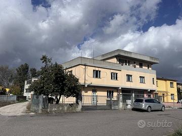 Immobile di 187 m² con più di 5 locali a Città di 