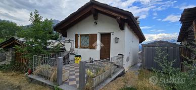 CASA SEMINDIPENDENTE A AOSTA