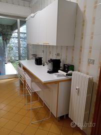 Tavolo a penisola in buone condizioni