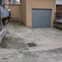 Ampio box auto / magazzino via pellice da privato