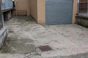 Ampio box auto / magazzino via pellice da privato