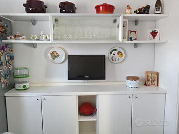 mobile compreso di anta in vetro 