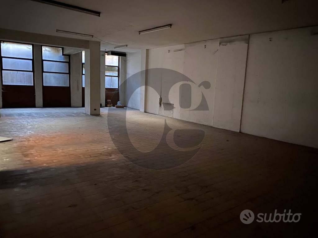 Immobile di 210 m² con 2 locali a Palazzolo sull'O - Altro