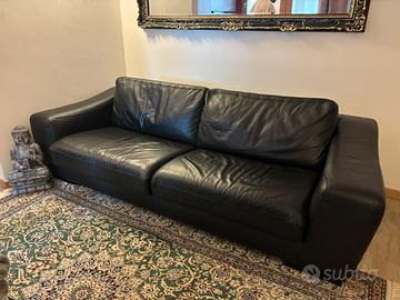 Divano in pelle nero marca Divanidea