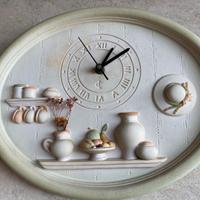 Orologio a parete in ceramica soggetti in rilievo