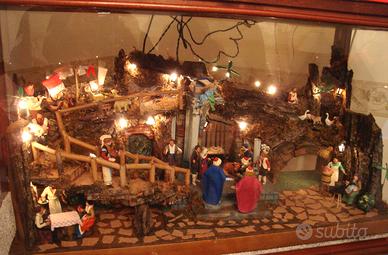 Presepe Napoletano Tradizionale in Teca di Vetro