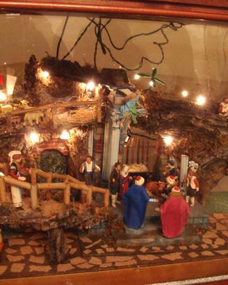 Presepe Napoletano Tradizionale in Teca di Vetro