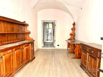 NEGOZIO A OVADA