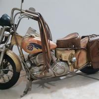 moto castum in metallo 