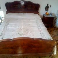 Lenzuolo di lino lavorato all'uncinetto