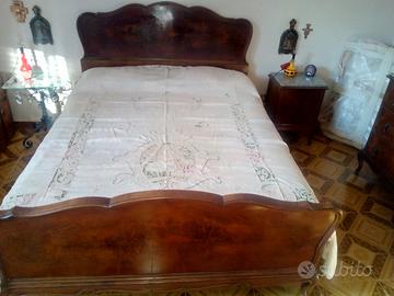 Lenzuolo di lino lavorato all'uncinetto