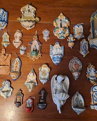 Lotto di 26 acquasantiere vintage e antiche in cer
