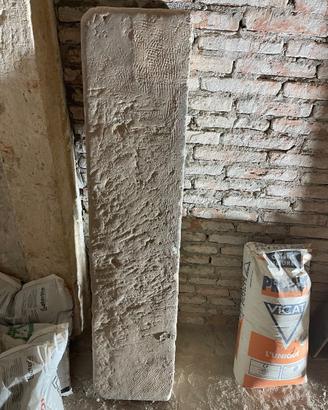 pietra in tufo di grandi dimensioni
