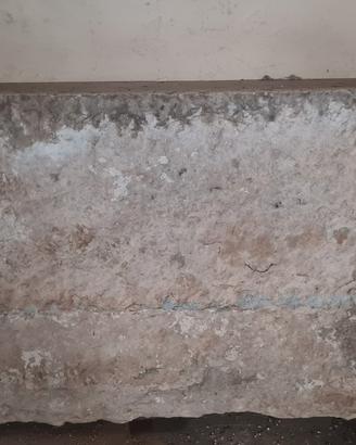 secchiaio antico in marmo