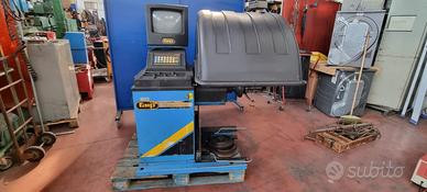 Equilibratrice pneumatici da camion