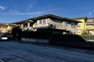 Immobile in asta di 206 m² con box auto a Pontelon