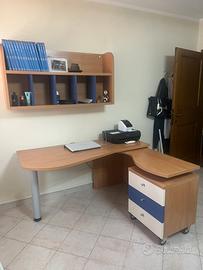 Scrivania e pensile
