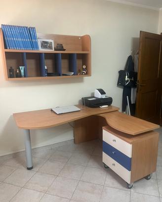 Scrivania e pensile