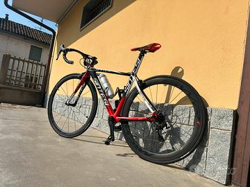 Bici da corsa BDC sintesi in carbonio