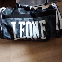 borsone Leone, guantoni adidas, paratibie Leone 
