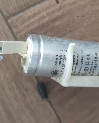 Condensatore Spunto 10uF 475V per AEG / Electrolux
