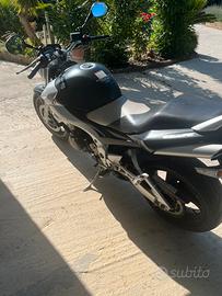 Suzuki gsr 600