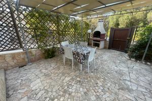 VILLETTA DE FILIPPO - parcheggio coperto + giardin