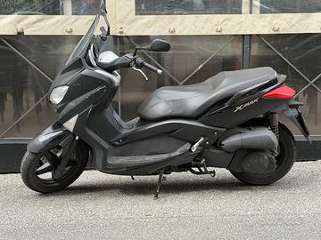 YAMAHA XMAX 250