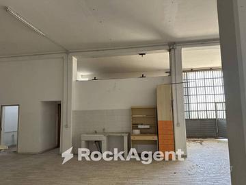 STABILE COMMERCIALE CON PIAZZALE E APPARTA