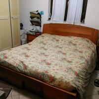 Letto matrimoniale legno con testata tessile