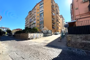 3 LOCALI A NAPOLI
