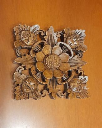 Pannello decorativo da parete in legno intagliato