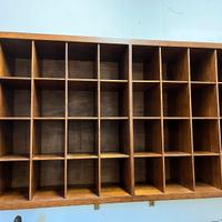 Mobile casellario postale vintage anni ‘50.
Legno,