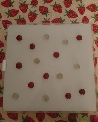 Lampadario bianco e rosso