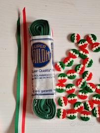 Nastro 10mm 10mt. e 60 bottoni 8mm tricolore.