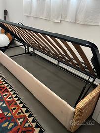 Letto con scompartimento