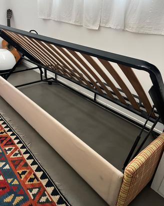 Letto con scompartimento